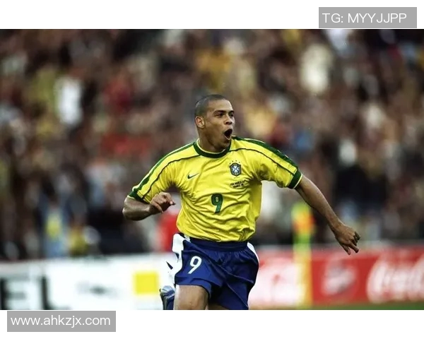 足球明星身体数据与图片展示解析全方位了解他们的运动表现与健康状态