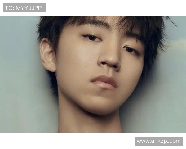 王俊凯足球明星壁纸精选展示尽显运动魅力与青春风采 王俊凯足球明星壁纸精选展示尽显运动魅力与青春风采