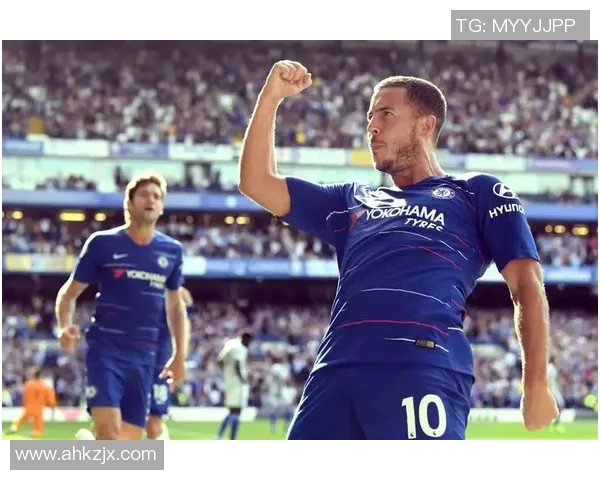 足球明星的精彩瞬间与背后故事的全景展示 足球明星的精彩瞬间与背后故事的全景展示