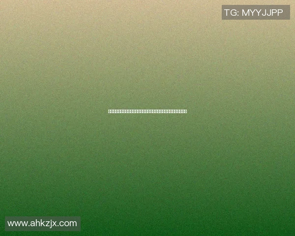 篮球明星在赛场上奋力拼搏后擦汗的瞬间展现运动精神与坚持不懈的决心 篮球明星在赛场上奋力拼搏后擦汗的瞬间展现运动精神与坚持不懈的决心